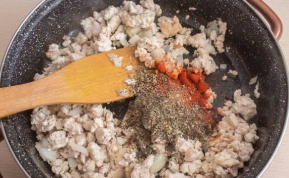 Макароны с фаршем и сыром