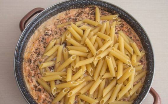 Макароны с фаршем и сыром