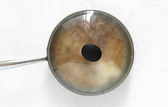 Макароны с сыром и молоком на сковороде