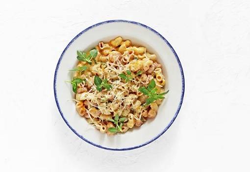 Макароны с сыром и молоком на сковороде