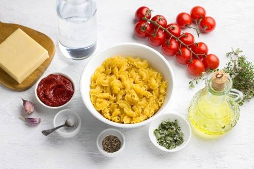 Макароны без варки с курицей в духовке