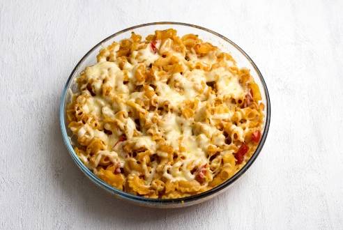 Макароны без варки с курицей в духовке
