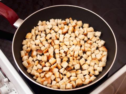 Салат «Иришка» с сухариками и кукурузой