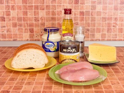 Салат «Иришка» с сухариками и кукурузой