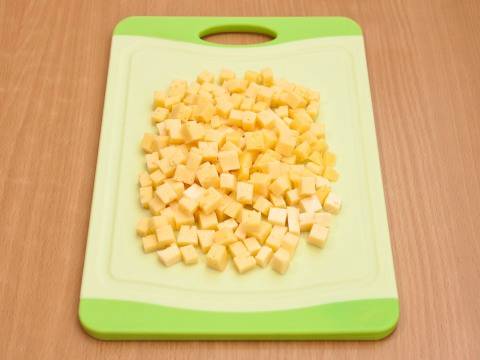 Салат «Иришка» с сухариками и кукурузой