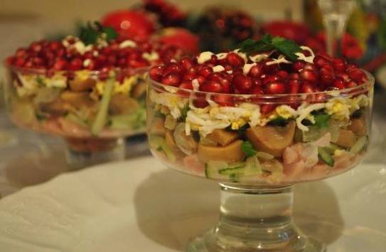 Салат «Ирина» с копченой курицей