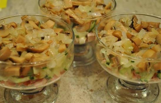 Салат «Ирина» с копченой курицей