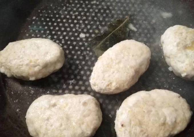 Паровые котлеты на сковороде