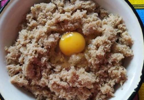 Котлеты из фарша с хлебом на сковороде