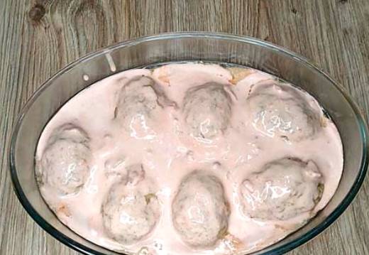 Котлеты из фарша с подливкой в духовке