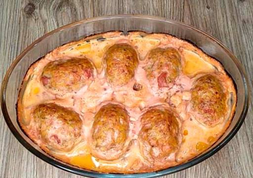 Котлеты из фарша с подливкой в духовке