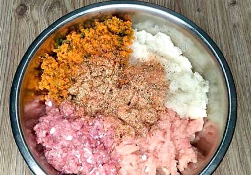 Котлеты из фарша с подливкой в духовке