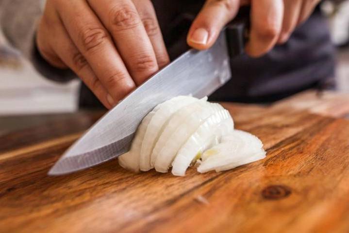 Котлеты из вареной гречки с луком, морковью с яйцом на сковороде