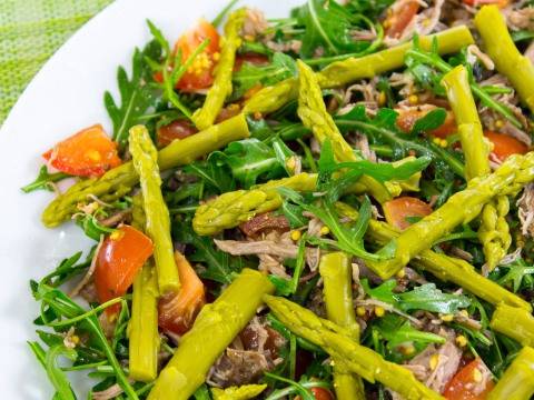 Салат из утиной грудки с рукколой