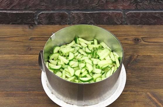 Салат из жареных шампиньонов с курицей и корейской морковью