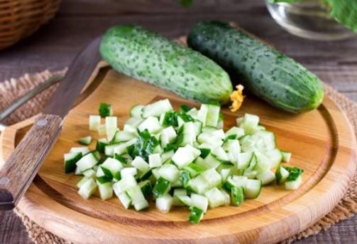 Салат из черемши с яйцом и огурцом