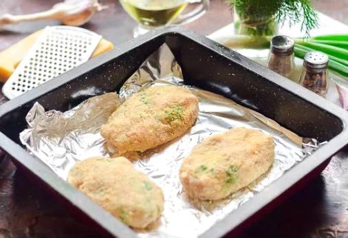 Сочные котлеты из фарша курицы на противне в духовке
