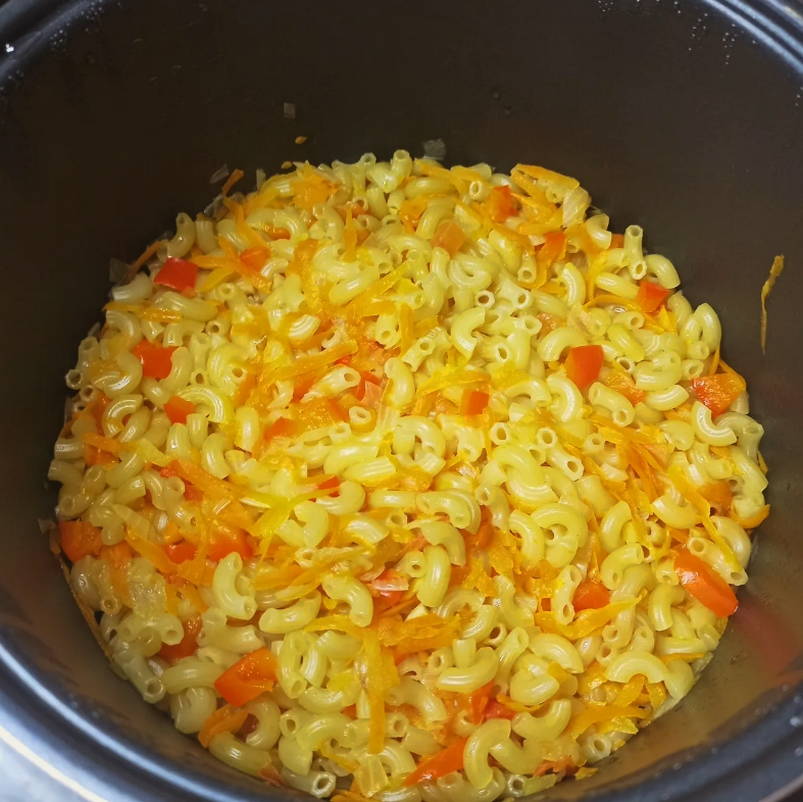 Макароны с овощами в мультиварке