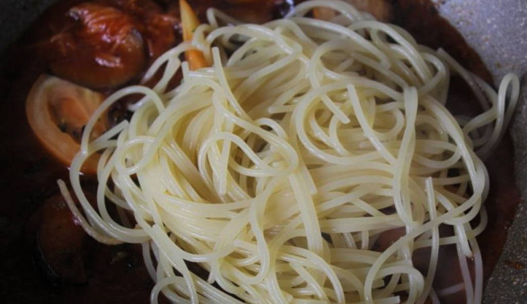Макароны с баклажанами и помидорами