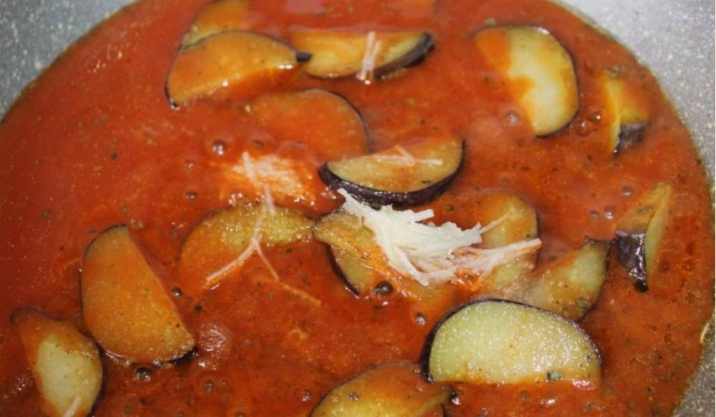 Макароны с баклажанами и помидорами