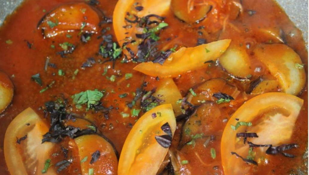 Макароны с баклажанами и помидорами