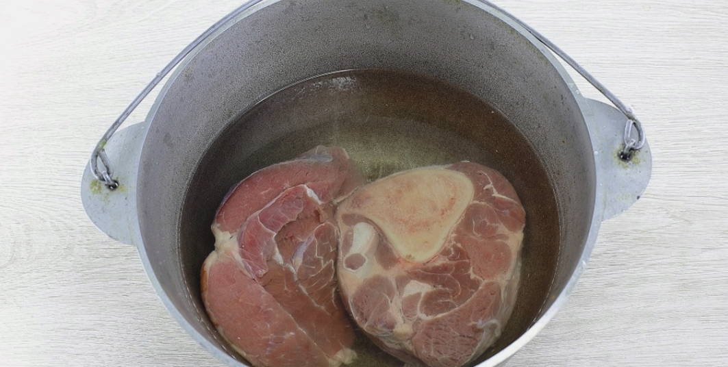 Борщ с говядиной и квашеной капустой