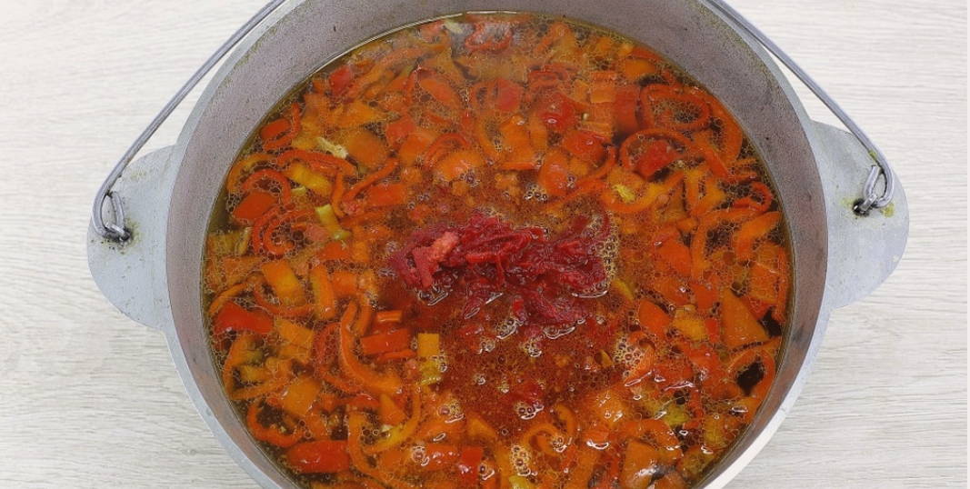 Борщ с говядиной и квашеной капустой