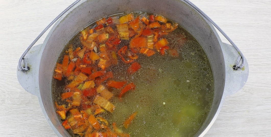 Борщ с говядиной и квашеной капустой