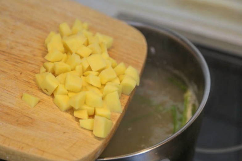 Борщ с солеными огурцами