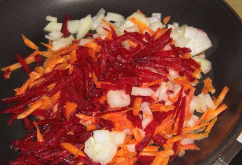 Борщ с квашеной капустой и курицей