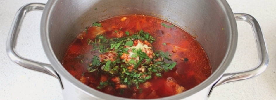 Борщ из говядины и свежей капусты со свеклой