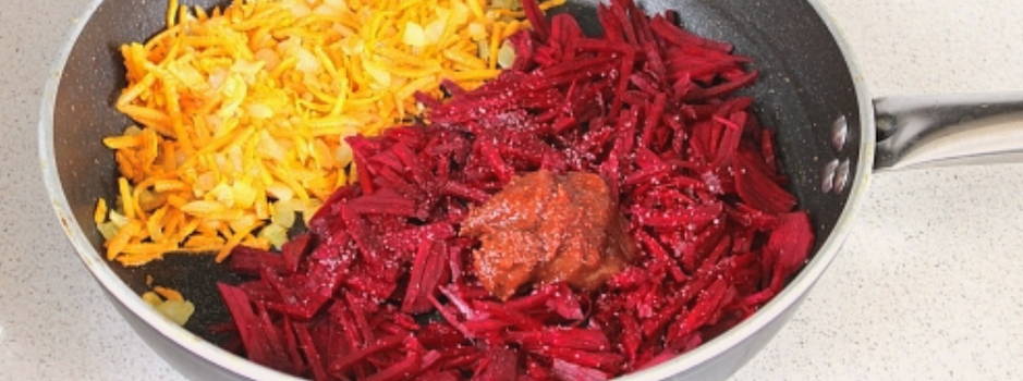 Борщ из говядины и свежей капусты со свеклой