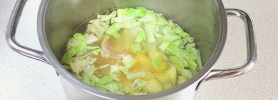 Борщ из говядины и свежей капусты со свеклой