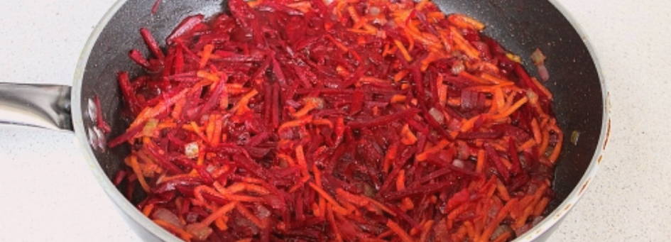 Борщ из говядины и свежей капусты со свеклой