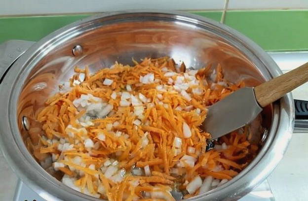 Борщ из тушенки
