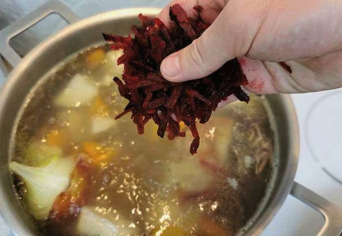 Борщ из свиных ребрышек