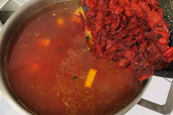 Борщ из свиных ребрышек