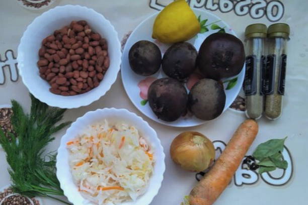 Борщ с квашеной капустой и фасолью