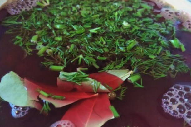 Борщ с квашеной капустой и фасолью