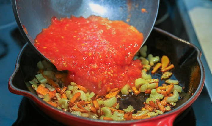 Борщ с грибами, капустой и мясом
