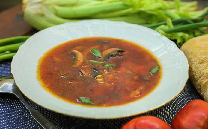 Борщ с грибами, капустой и мясом