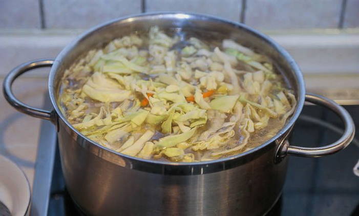 Борщ с грибами, капустой и мясом