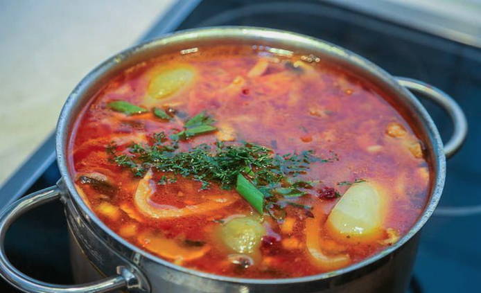 Борщ с грибами, капустой и мясом