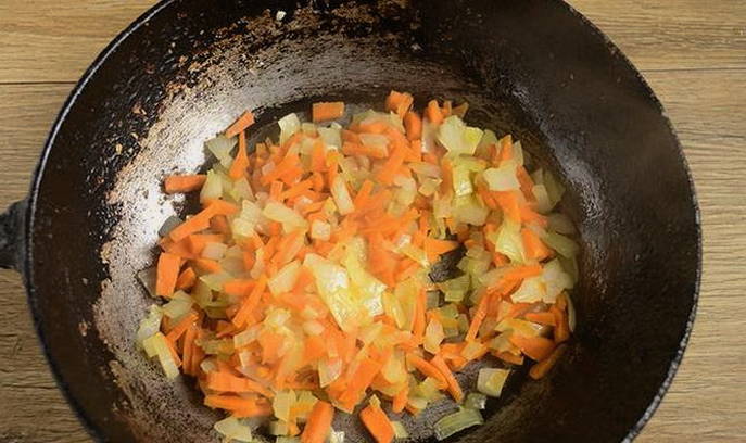 Борщ с фасолью консервированной и капустой