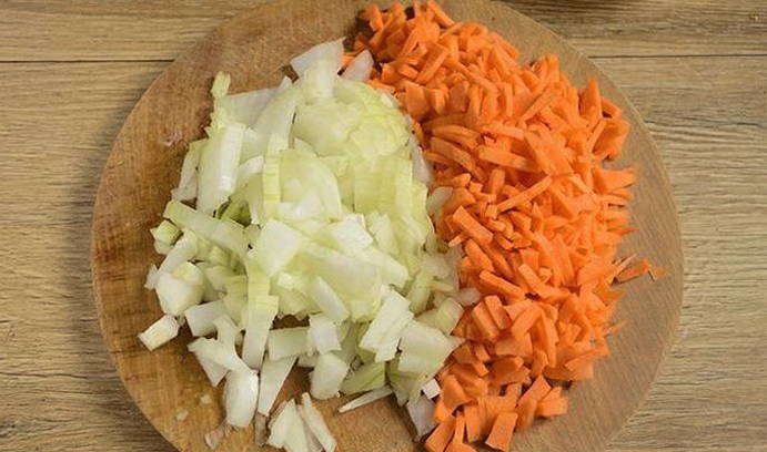 Борщ с фасолью консервированной и капустой
