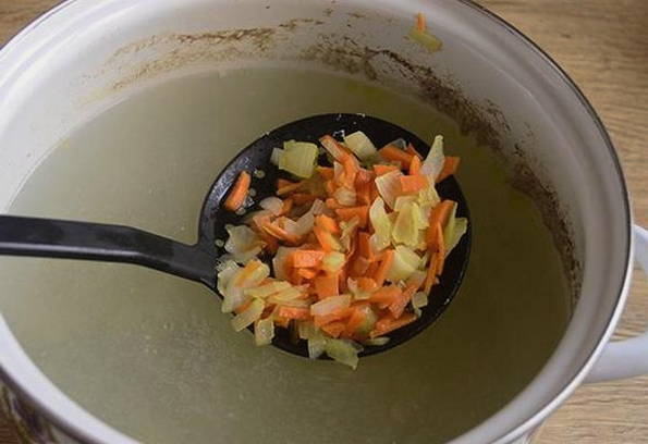 Борщ с фасолью консервированной и капустой