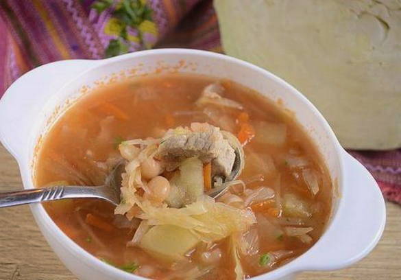 Борщ с фасолью консервированной и капустой