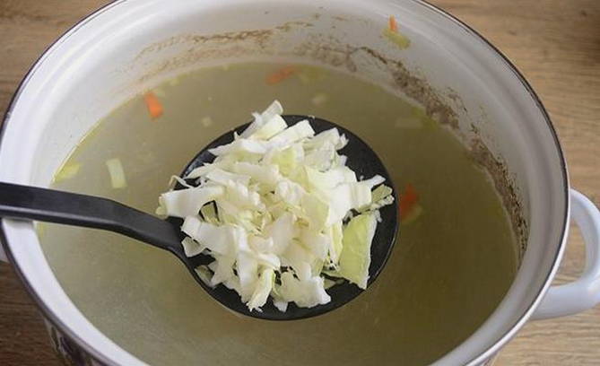 Борщ с фасолью консервированной и капустой