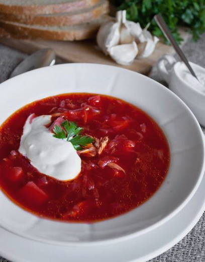 Борщ из свежей капусты со свеклой и свининой