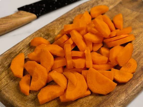 Гречневая каша с тушенкой в кастрюле